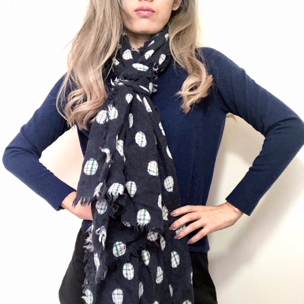 👀Soft polka dot navy scarf